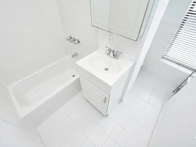 18 King St #5 — Photo 5