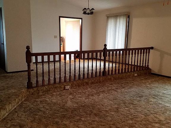 3rd image of 405 E Northbrook Dr