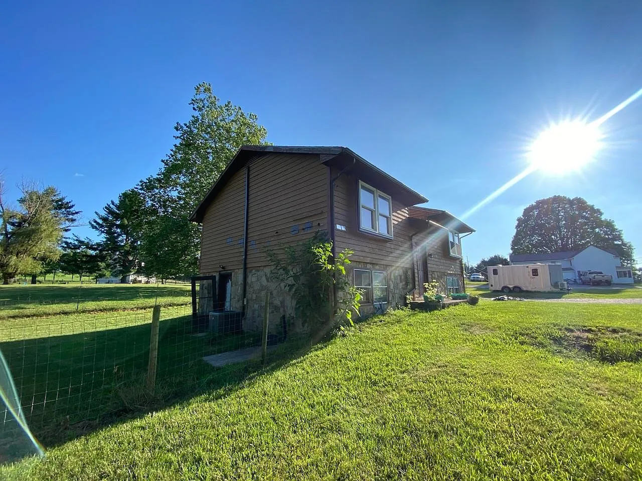 4 bed, 2.5 bath, 1100 sqft, $1,800 — Photo 2