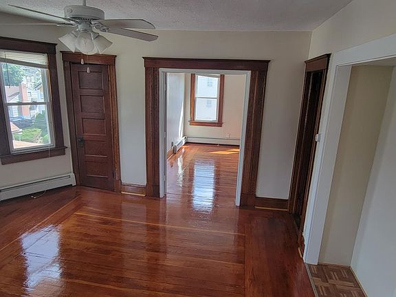3rd image of 302 East St #3