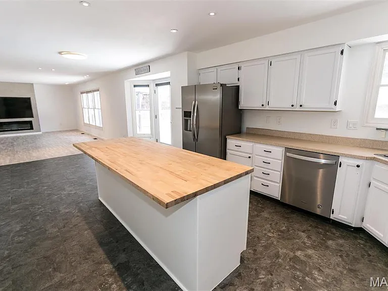 822 Emerald Place Dr — Photo 16