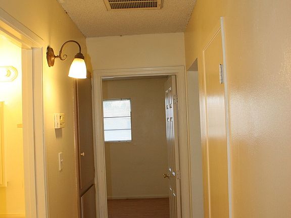 4th image of 700 Knotts St APT D