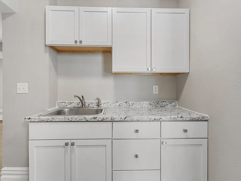 713 W Illinois St #1 — Photo 10