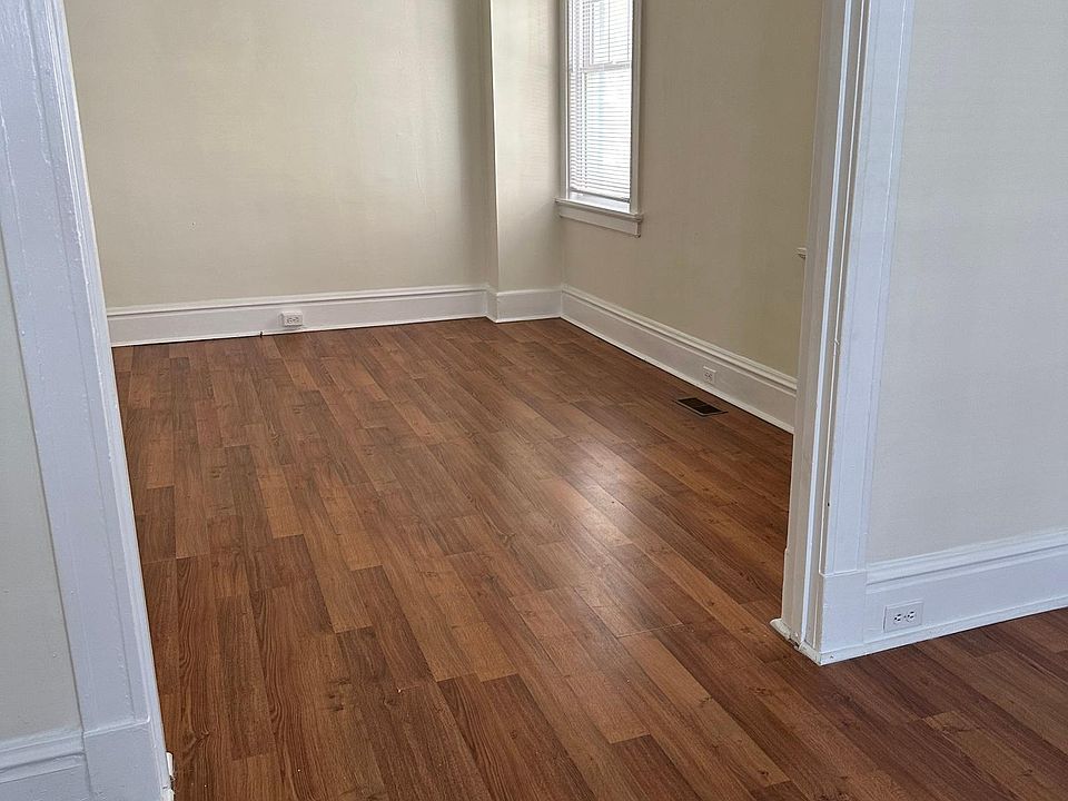 1st image of 1424 W 10th St