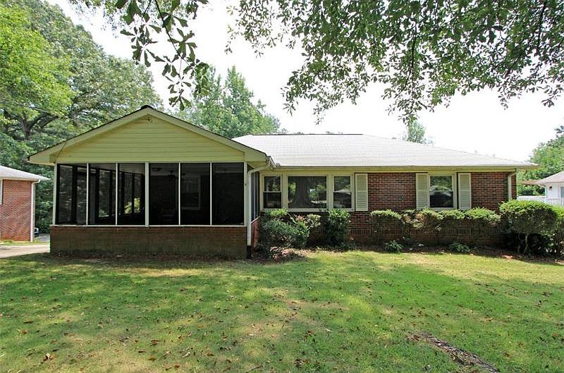 1st image of 738 Pinehill Dr SE