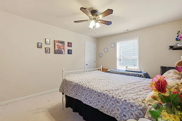 6 bed, 3569 sqft, $3,000 — Photo 3