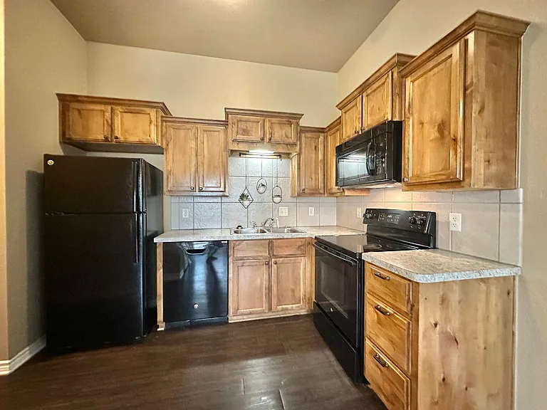 302 Sladecek Dr — Photo 7