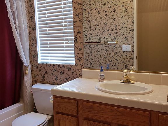 5th image of 699 Woodridge Ct