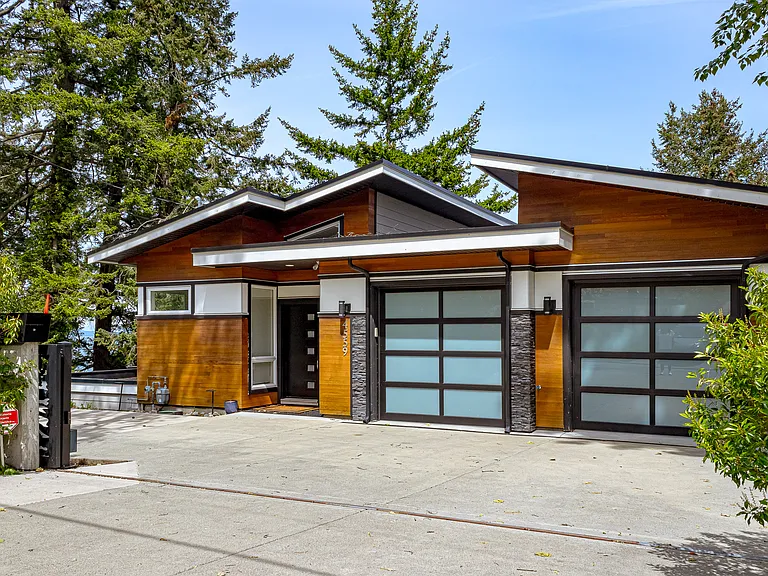 Cordova Bay Rd — Photo 17