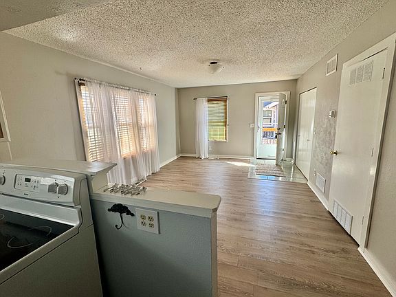 3rd image of 738 1/2 Lind Ave