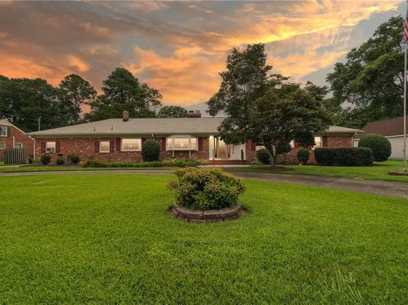 4312 Country Club Cir, Virginia Beach, VA 23455