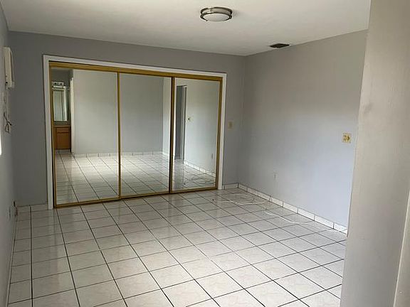 3rd image of 1465 NW 31st Ave
