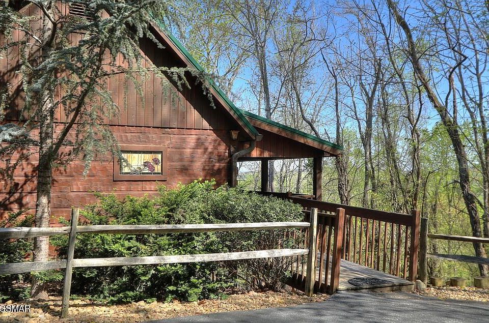 1st image of 223 Oak Haven Way