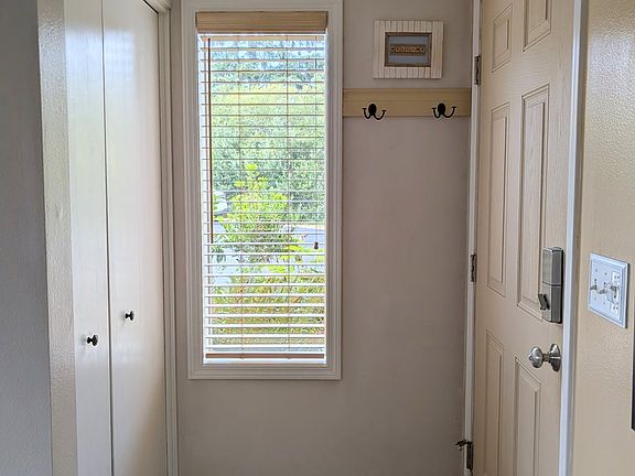 4th image of 1070 Bay St APT 22