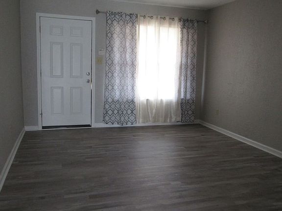 3rd image of 4824 NW Hoover Ave