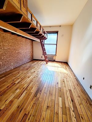 2nd image of 21 W 76th St APT 4AE
