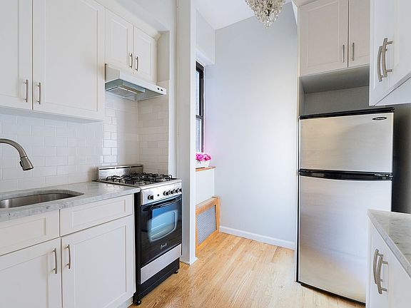 2nd image of 203 W 87th St APT 35