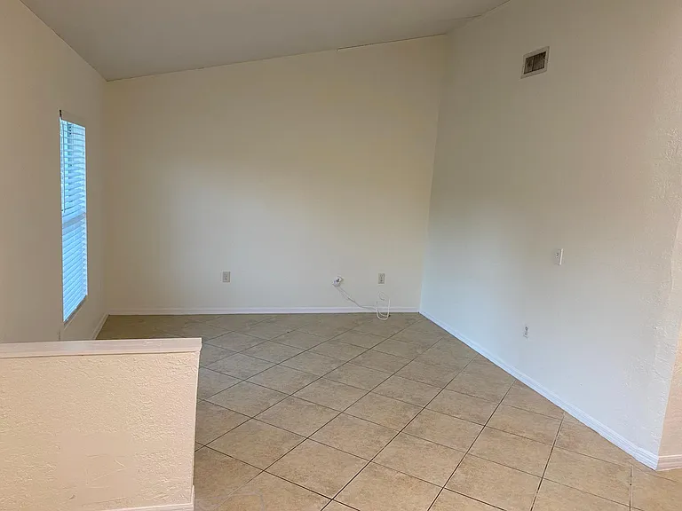 347 Sunflower St — Photo 8