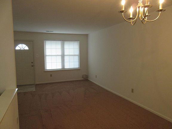 4th image of 92 Stockton Ct