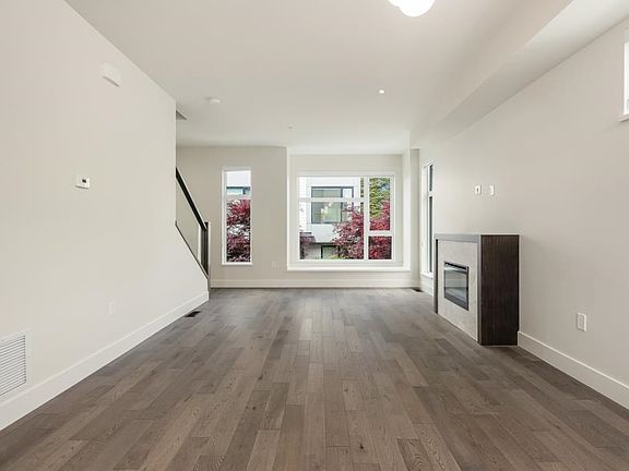 4th image of 6070 Oak St