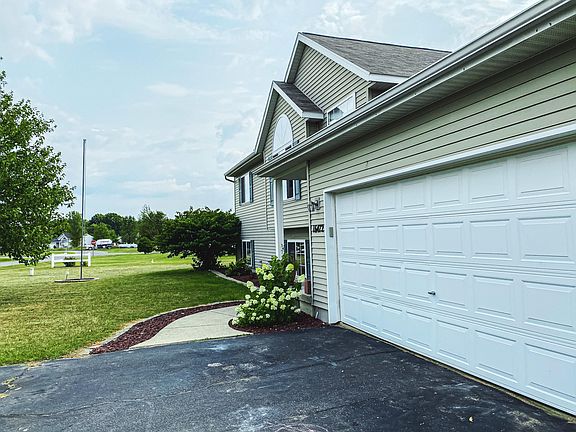 3rd image of 16472 Antler Dr NE