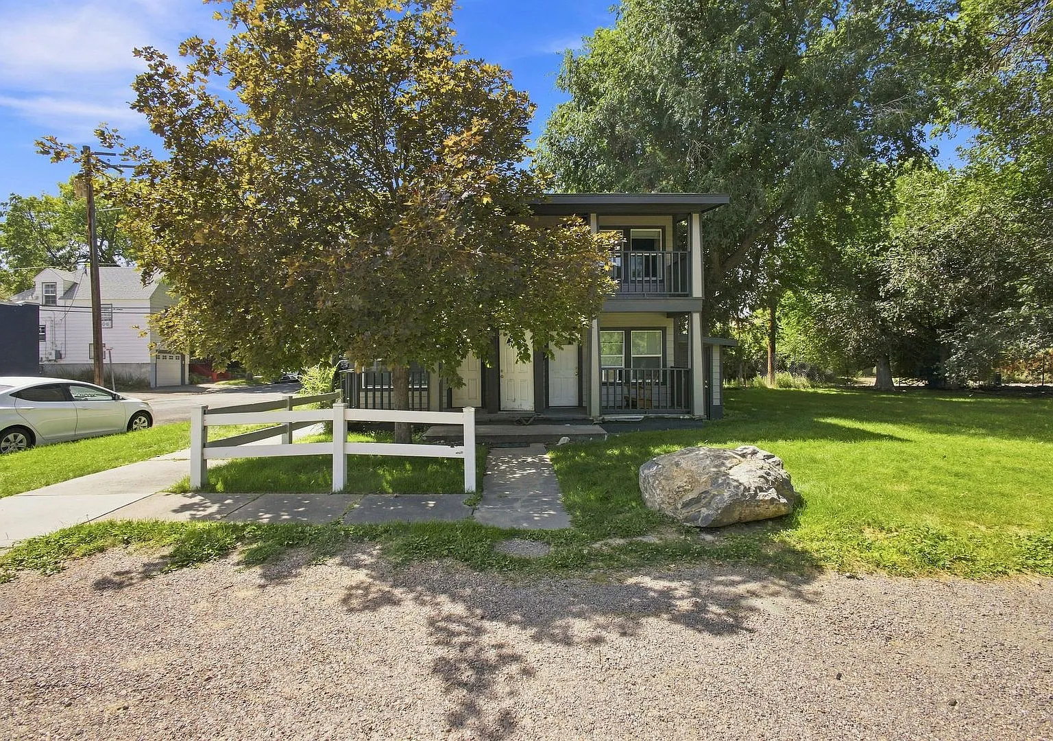 724 W Lewis St — Photo 2