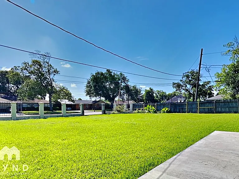 101 Live Oak St — Photo 17