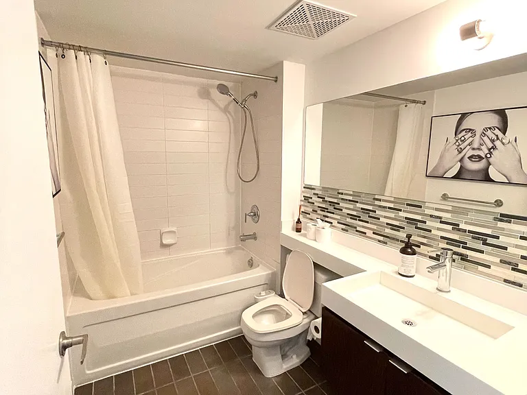 4 K Spadina Ave W #729 — Photo 9