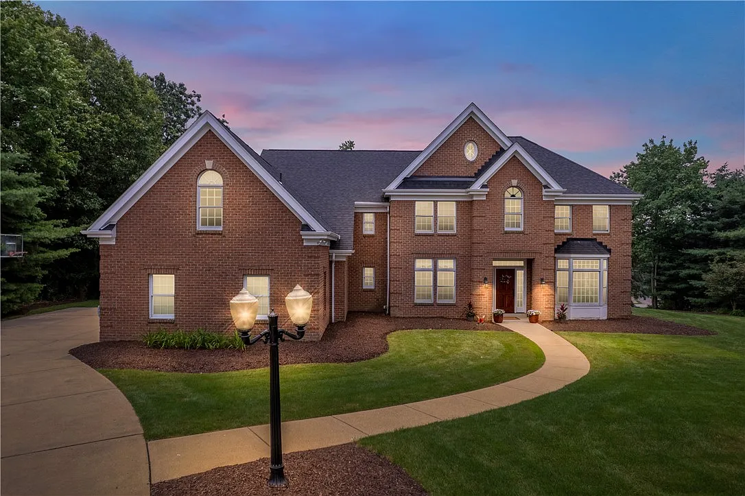 609 Victoria Ln photo 1