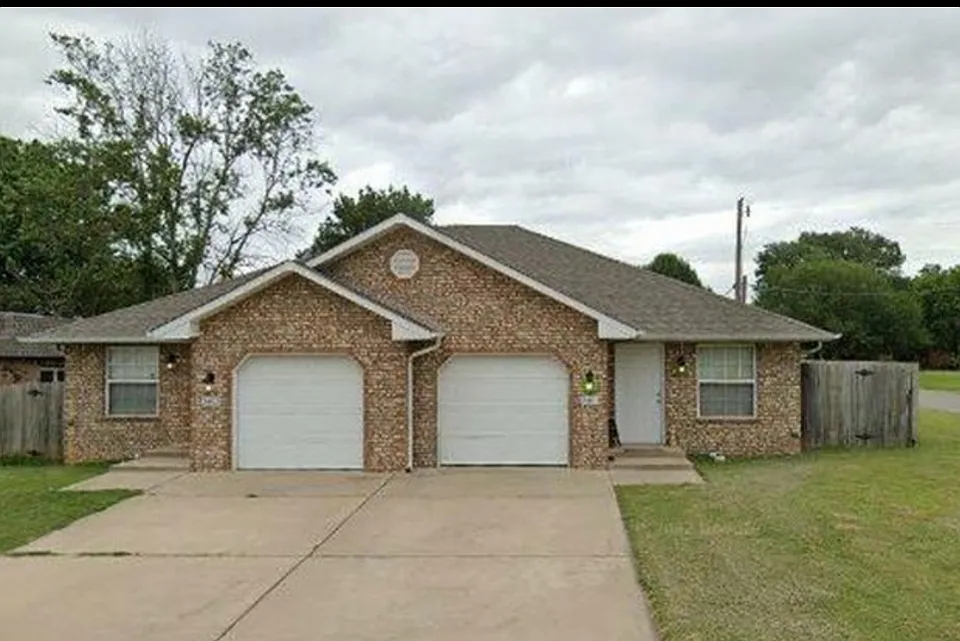 2403 Briarwood Ct NW