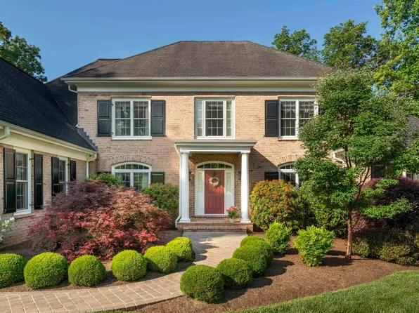 2242 Camargo Dr, Charlottesville, VA 22901