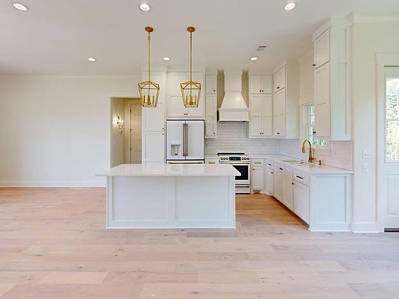 4th image of 139 Merion Blvd