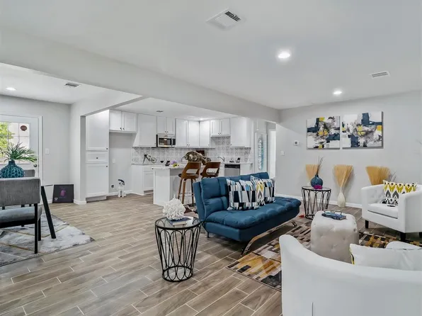 404 Wisteria St, La Marque, TX 77568