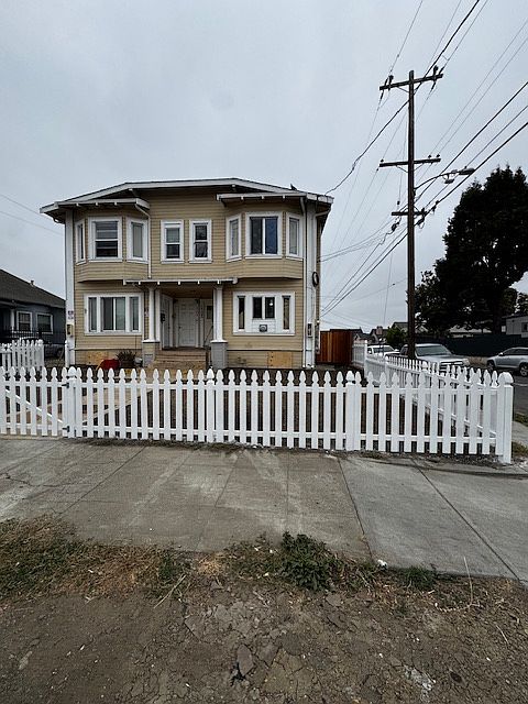 Building Photo 3