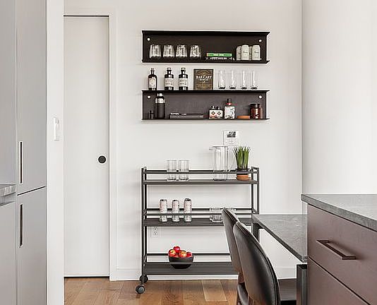 5th image of 547 W 47th St Room 421