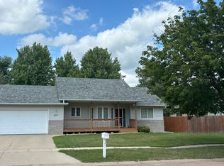 603 Hickory Ln, Harrisburg, SD 57032