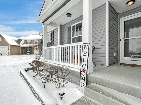 3rd image of 4942 Whispering Falls Dr