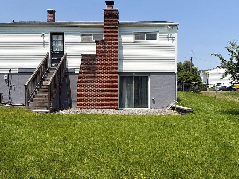 7657 3rd Ave — Photo 3