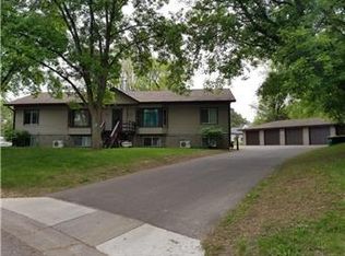 1075 Greystone Ave N, Oakdale, MN 55128