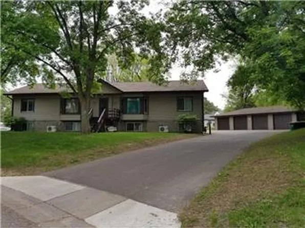 1075 Greystone Ave N, Oakdale, MN 55128