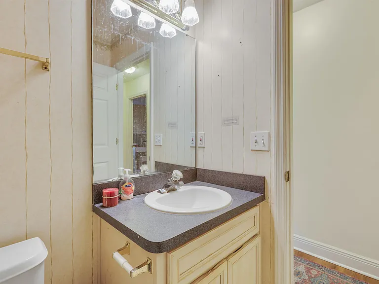 1583 Applewood Way — Photo 35