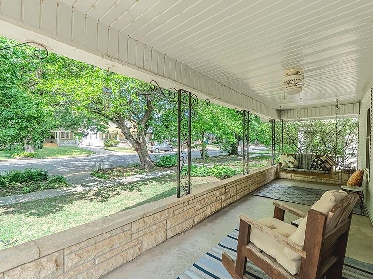 Listing photo 3