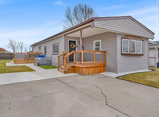 25 Parkside Dr, Essex, ON