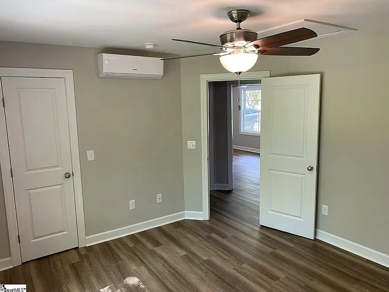 410 S Texas Ave — Photo 6