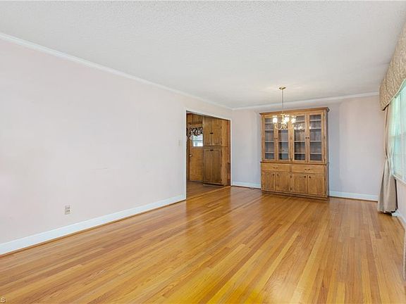 4th image of 820 S Williamson Ave