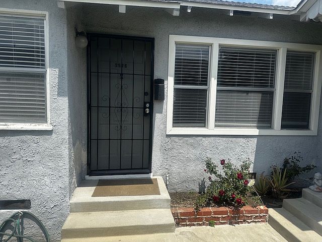 1st image of 2576 N Buena Vista St
