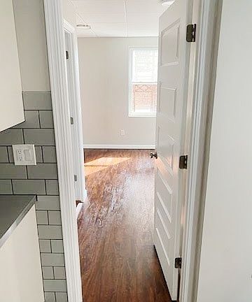 3rd image of 105 E Clifton Ave #11501408
