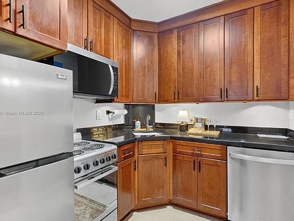 5th image of 2445 Lake Pancoast Dr APT 4
