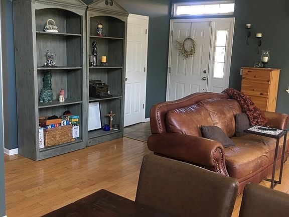 5th image of 353 Robin Glen Ln #353