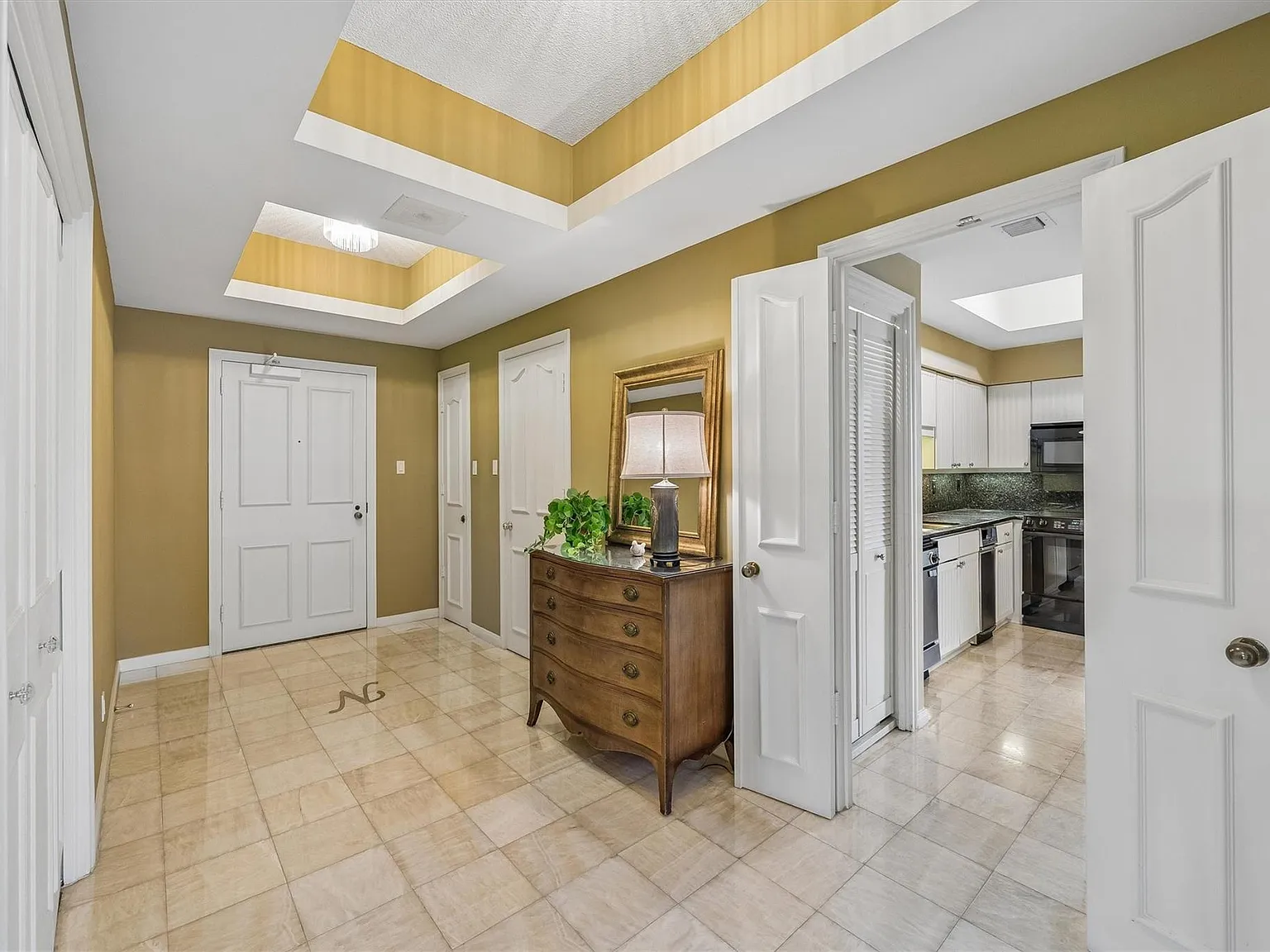 2 bed, 2.0 bath, 1953 sqft, $5,000 — Photo 3